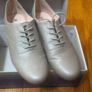 White Mountain Women's Leather Flats - Light Taupe